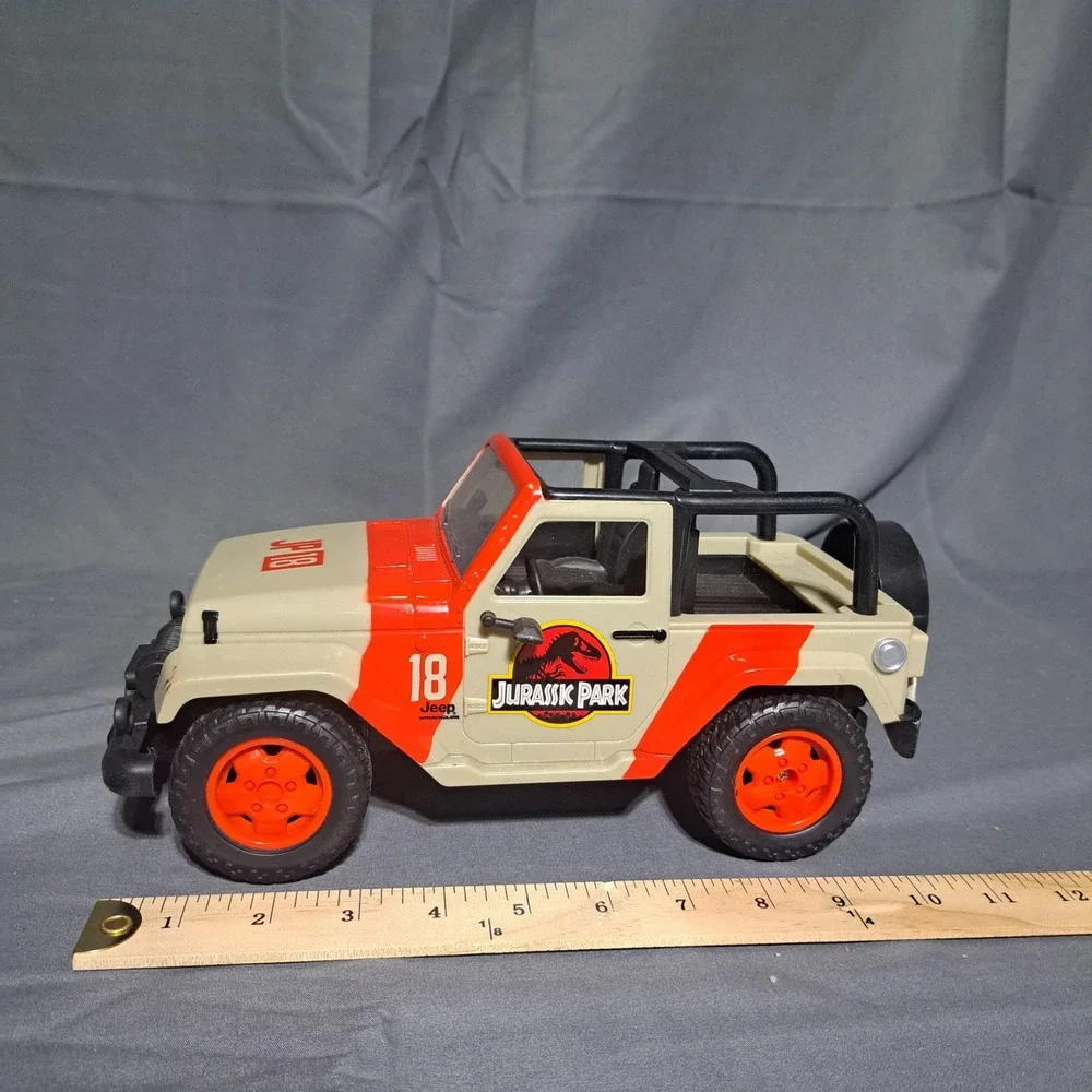 Matchbox Jurassic World‎ Park Legacy Collection JEEP WRANGLER 2017 W/ Winch JP18